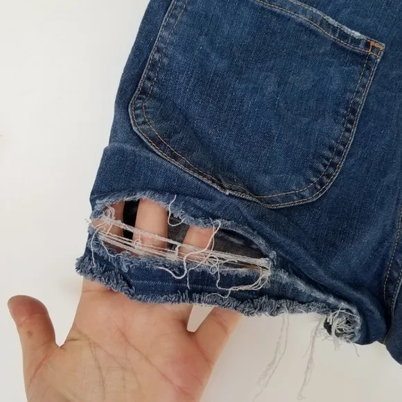 Current Elliott dark wash cut off Jean Shorts Size 30