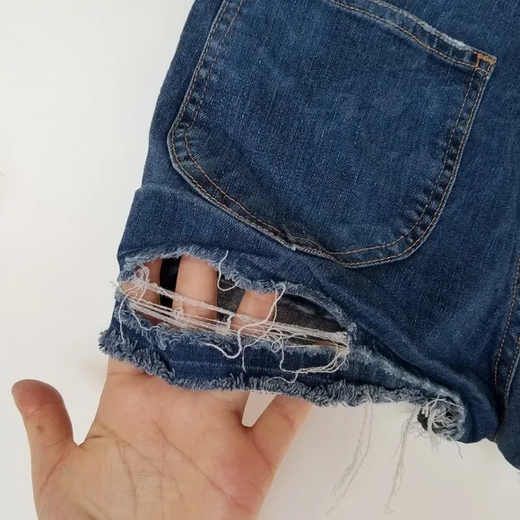 Current Elliott dark wash cut off Jean Shorts Size 30