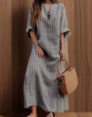 Hailey���Vintage maxi dress with neckline in stripes