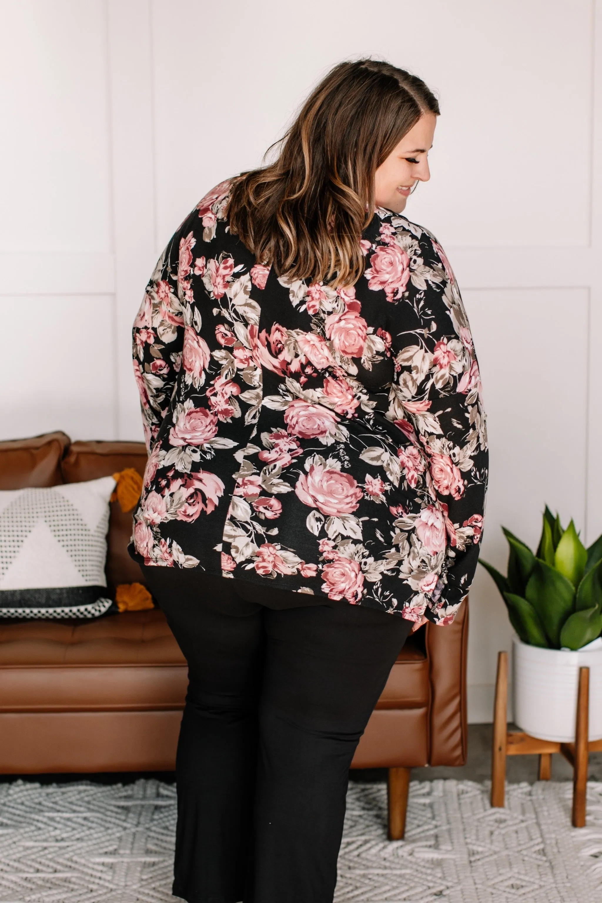 In My Dreams Floral Top In Black/Mauve