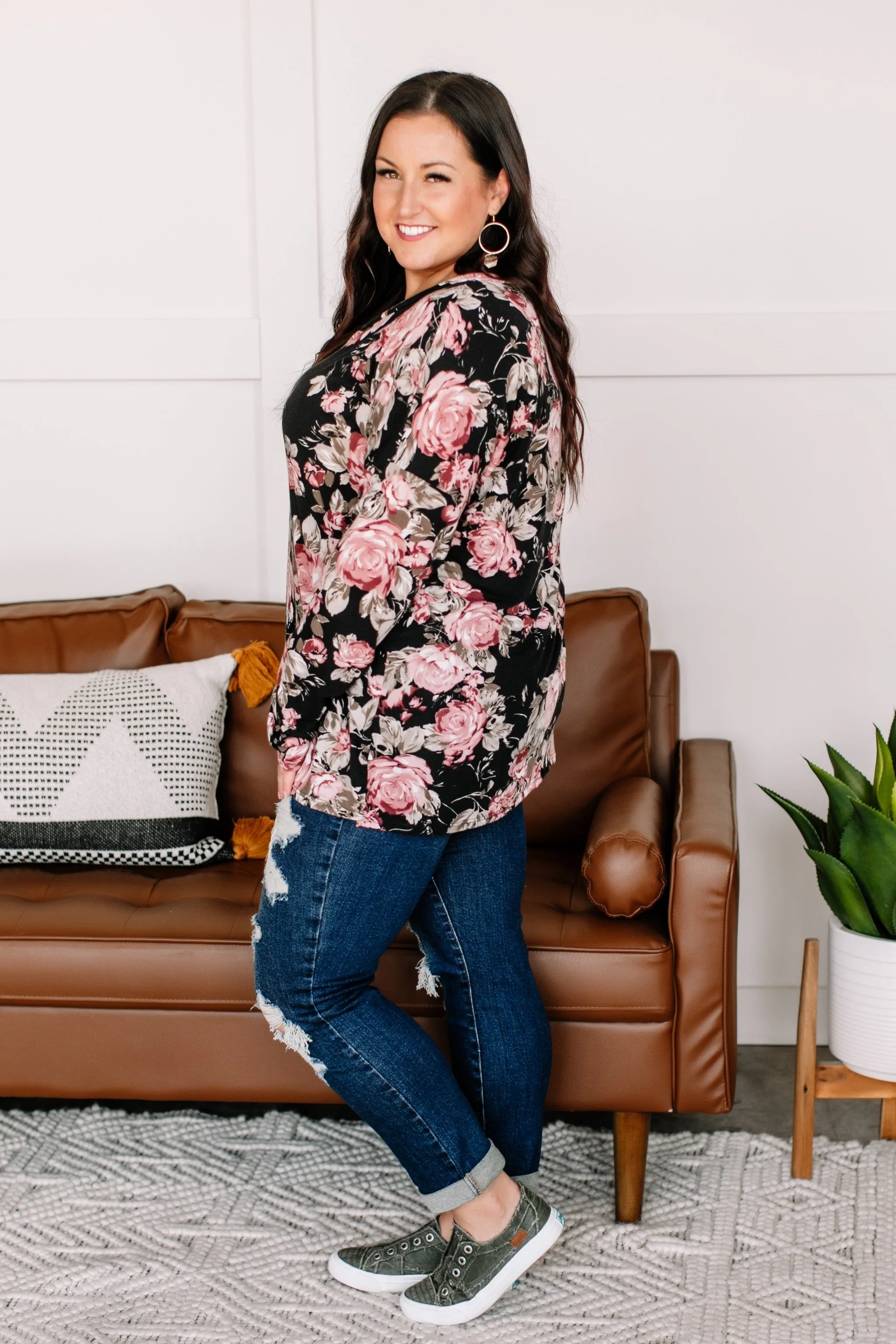 In My Dreams Floral Top In Black/Mauve