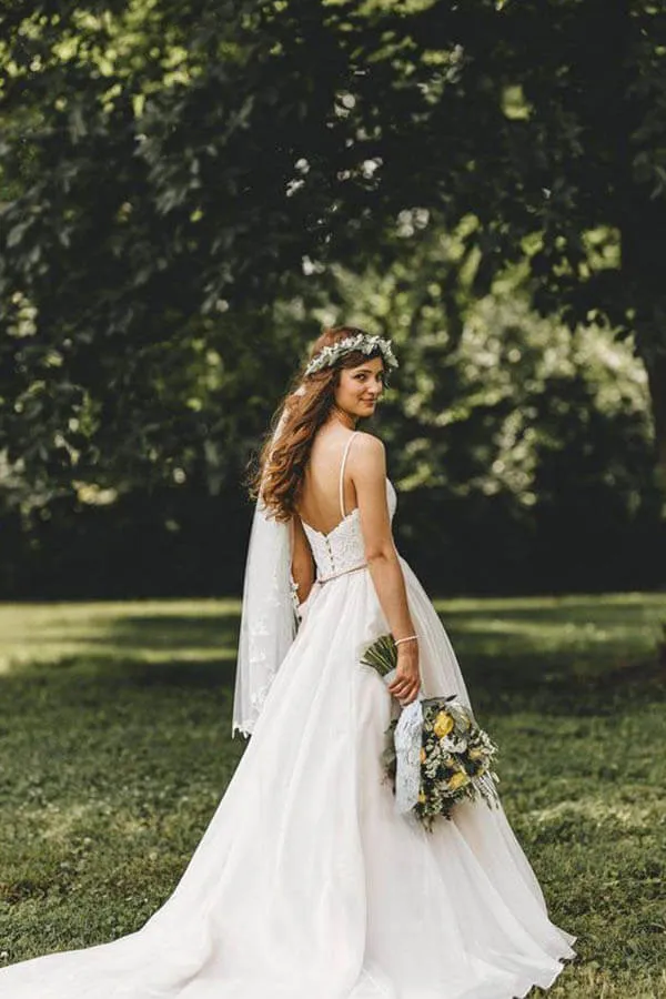 Ivory Tulle Lace A-line Spaghetti Straps Wedding Dresses With Court Train, SW501