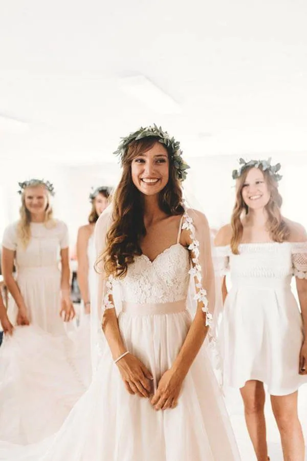 Ivory Tulle Lace A-line Spaghetti Straps Wedding Dresses With Court Train, SW501