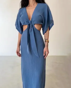 Iyla - Beautiful dress with open waist and laces