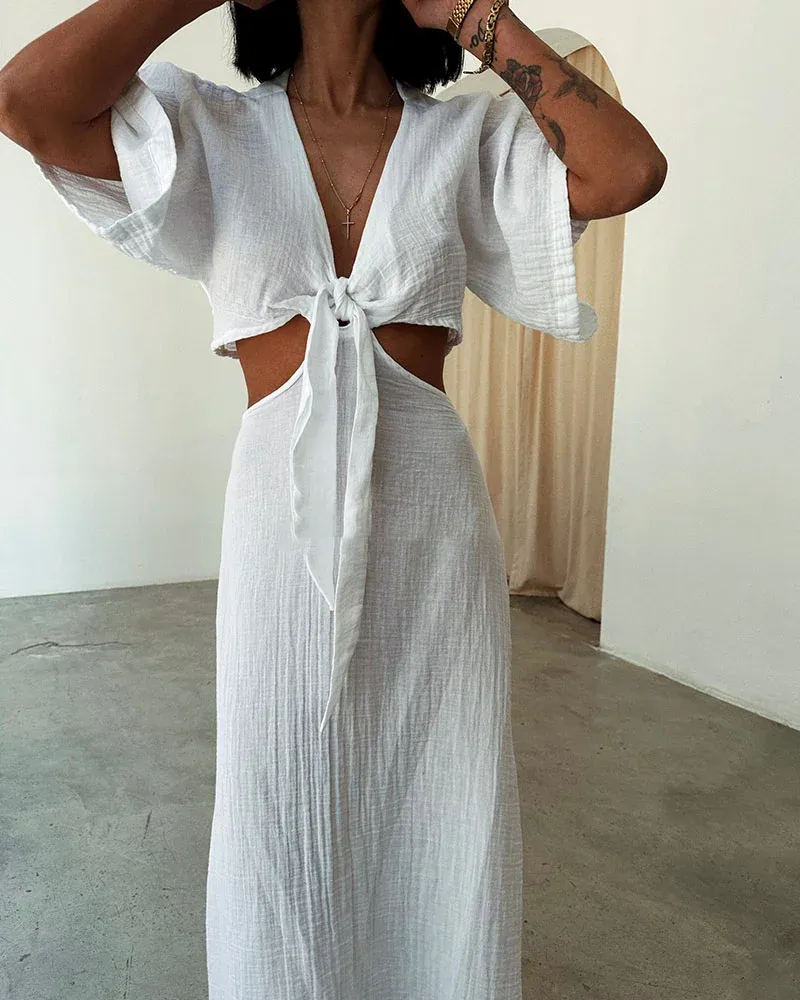Iyla - Beautiful dress with open waist and laces