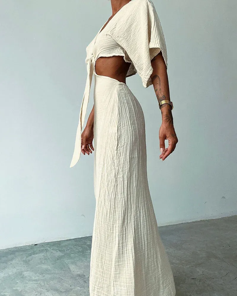 Iyla - Beautiful dress with open waist and laces