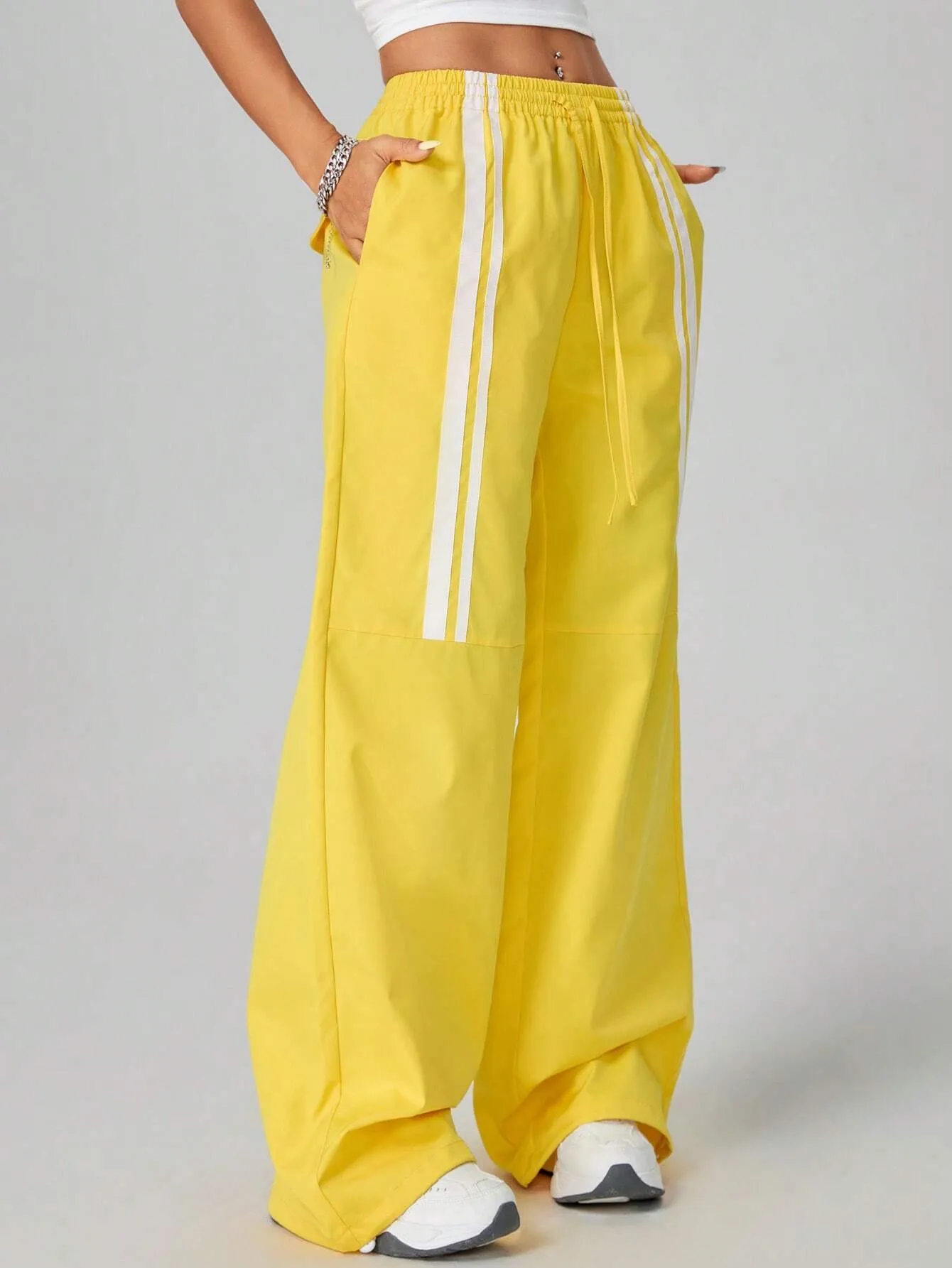 Low-Rise Sport Pants – Trendy & Comfortable Streetwear