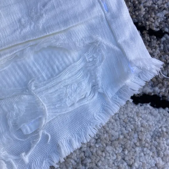 NWT 🐲💙 We The Free Spring White Frayed Hem Short