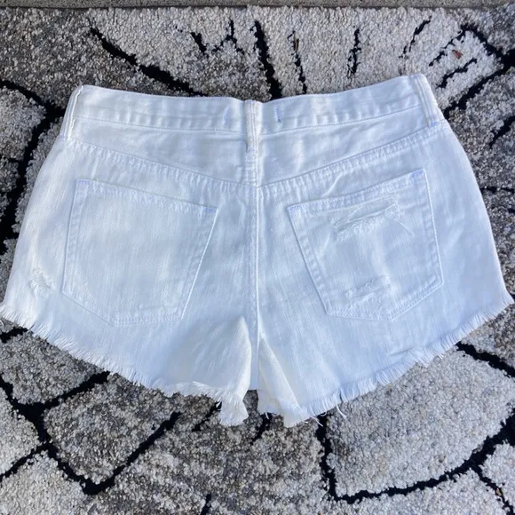 NWT 🐲💙 We The Free Spring White Frayed Hem Short