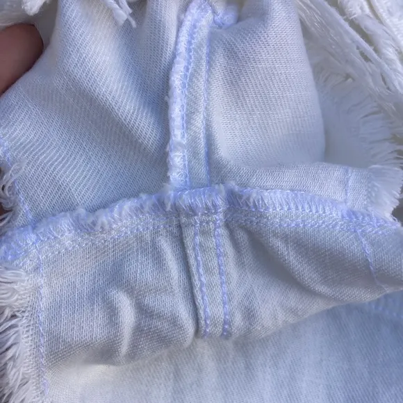 NWT 🐲💙 We The Free Spring White Frayed Hem Short