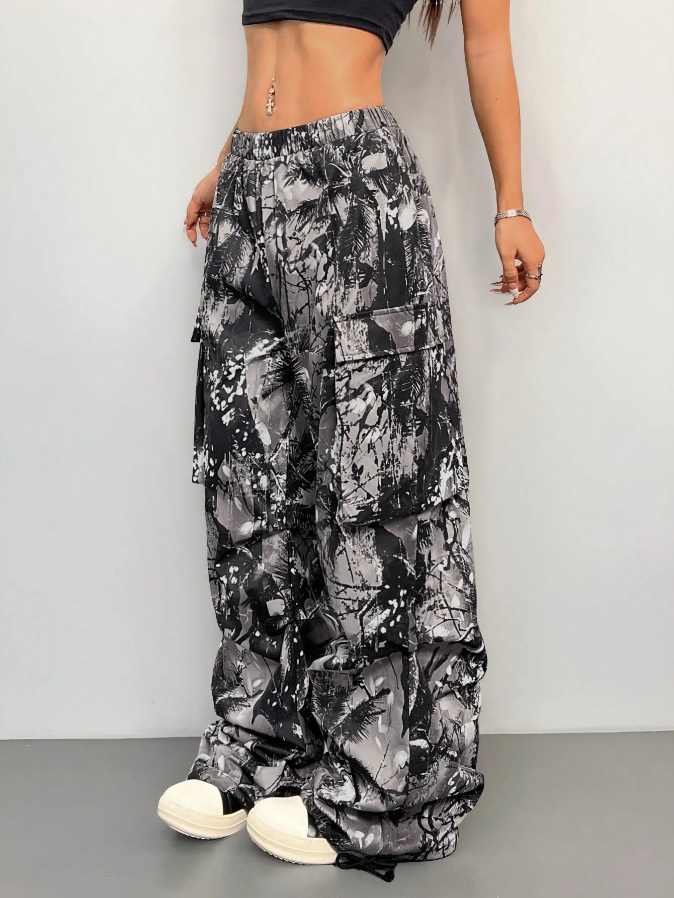 Pantalones Urbanos con Estampado de Ramas para Mujer
