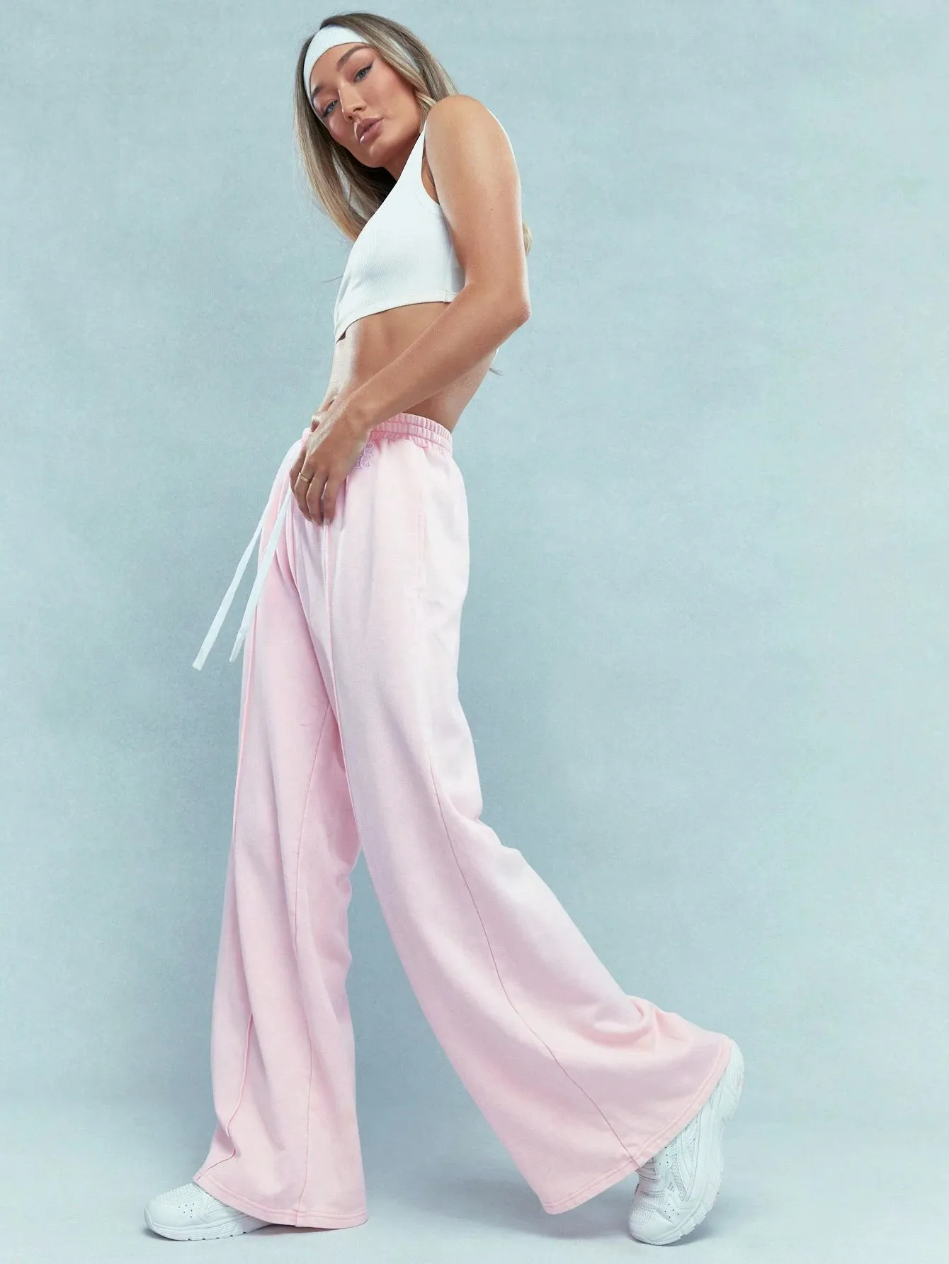 Pleat Stitch Wide-Leg Sweatpants – Trendy & Comfortable Fit