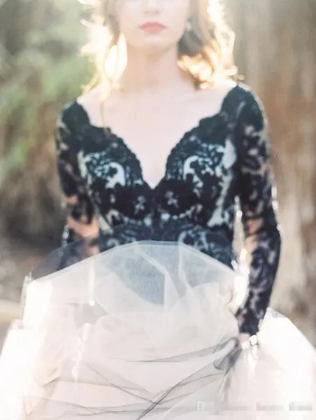 Roycebridal Vintage Black Lace And White Tulle Wedding Dresses Sexy V Neck Backless Illusion Long Sleeves Gothic Bridal Gowns mariee