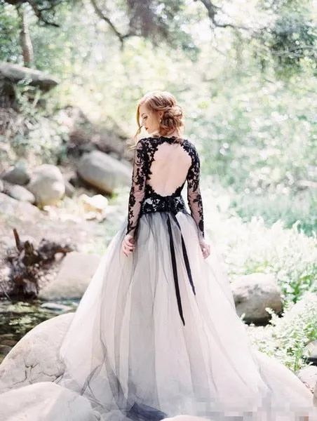 Roycebridal Vintage Black Lace And White Tulle Wedding Dresses Sexy V Neck Backless Illusion Long Sleeves Gothic Bridal Gowns mariee