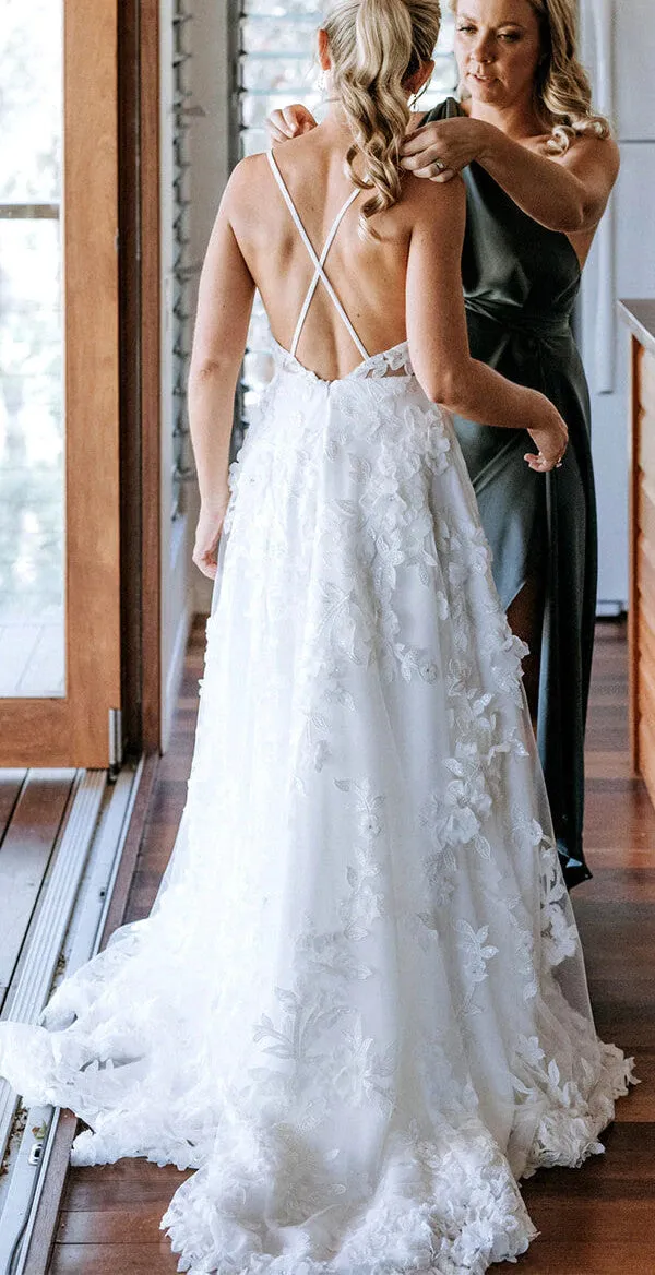 Roycebridal White Tulle A-line V-neck Spaghetti Straps Wedding Dress With Appliques, MW690