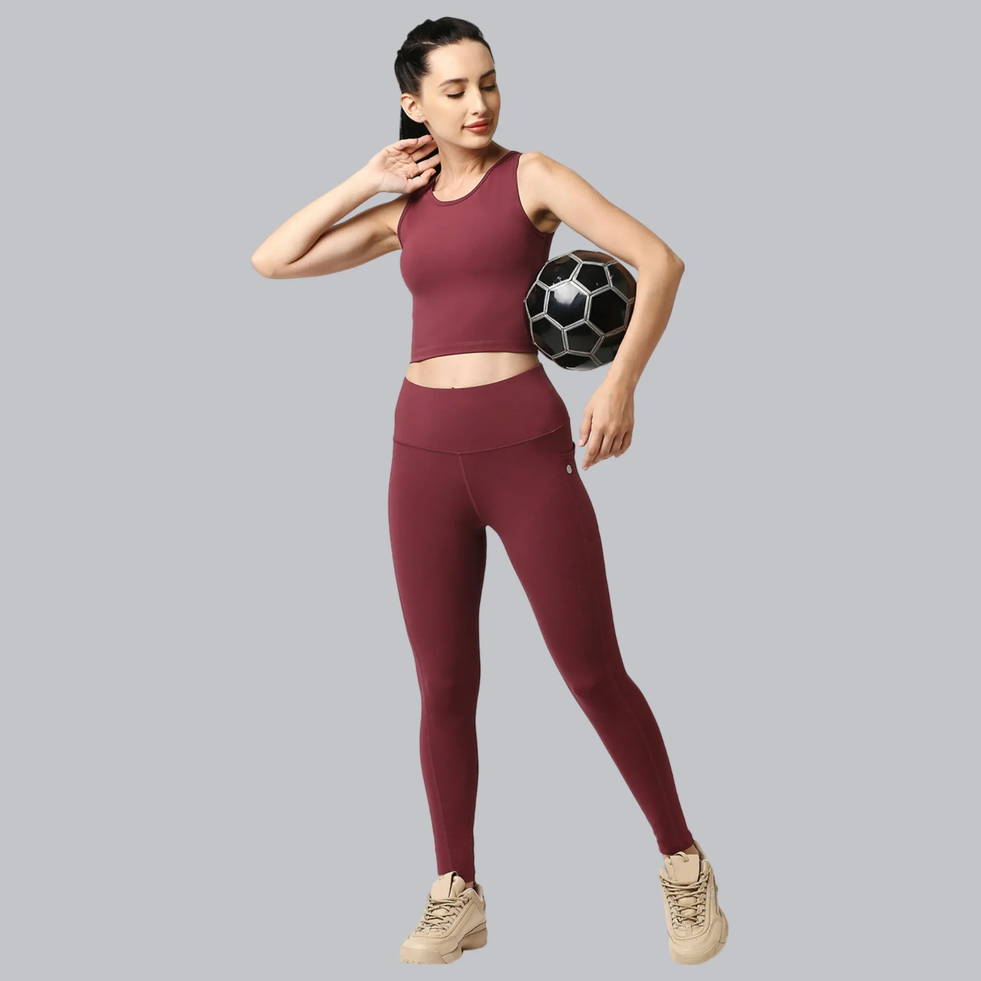 Sleeveless Activewear Solid Sports Crop Top