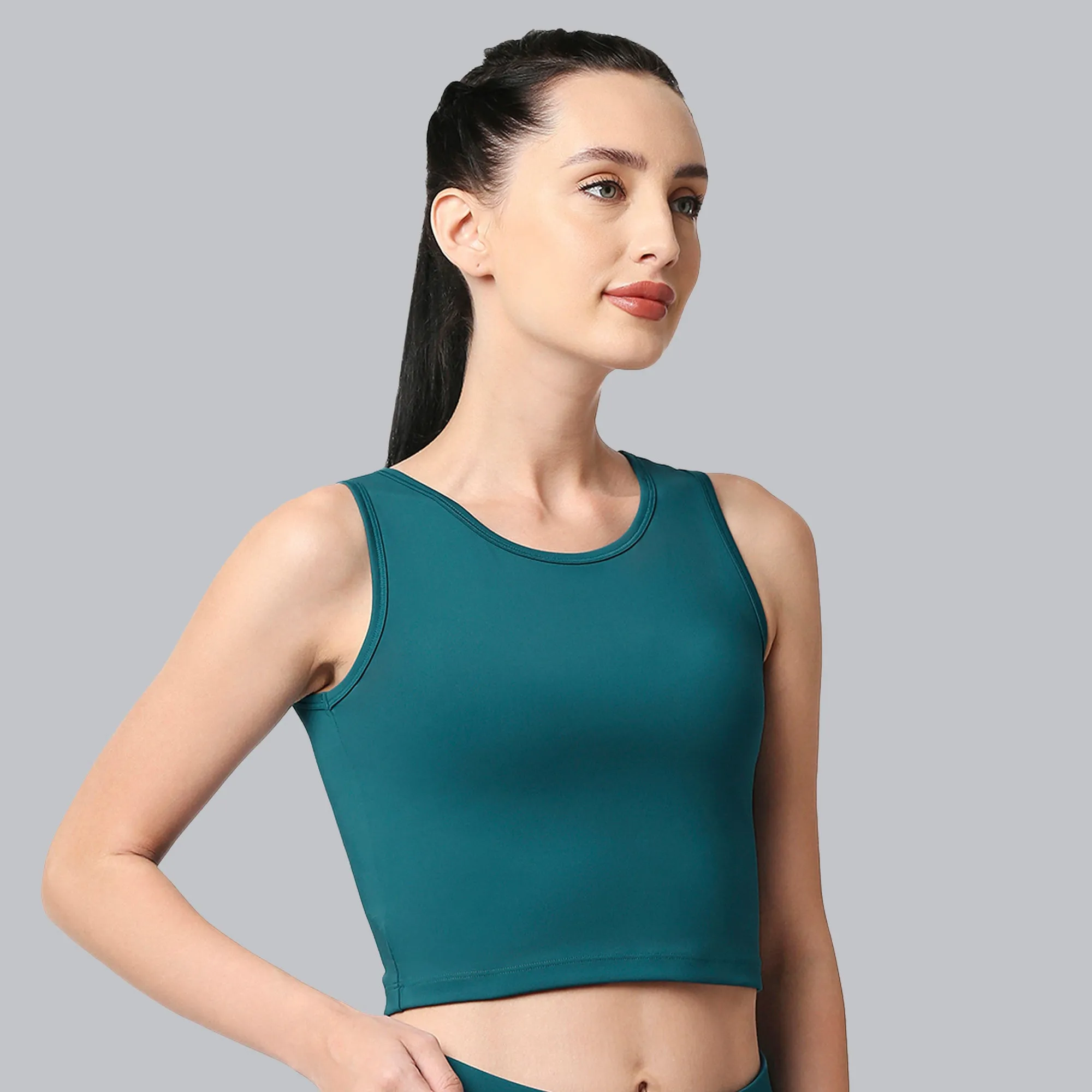 Sleeveless Activewear Solid Sports Crop Top