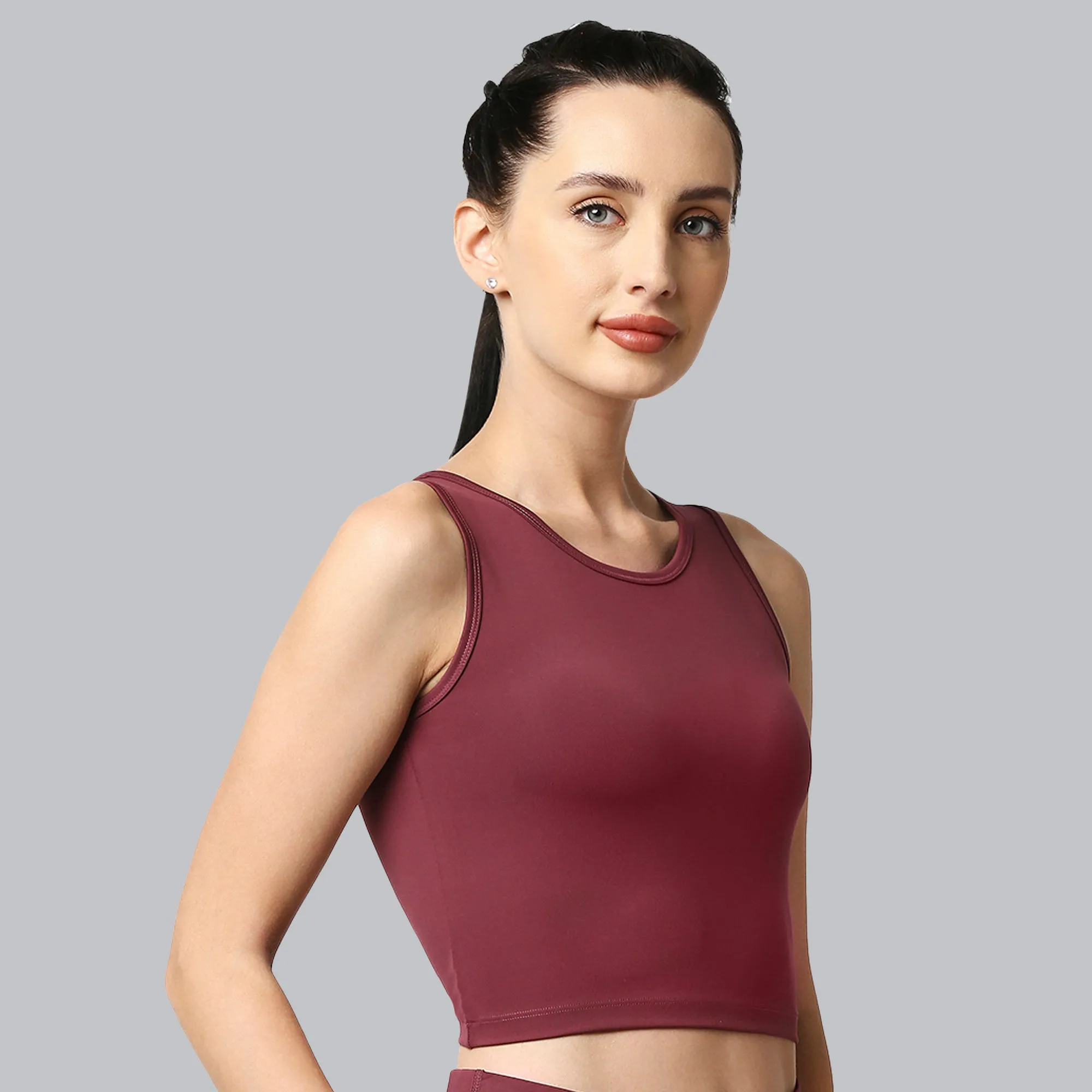 Sleeveless Activewear Solid Sports Crop Top