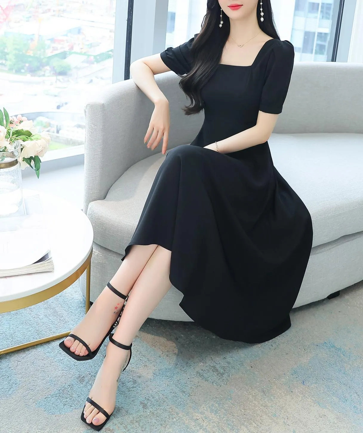 Sophisticated Solid Color Retro Dress Featuring Pleats and a Square Neck