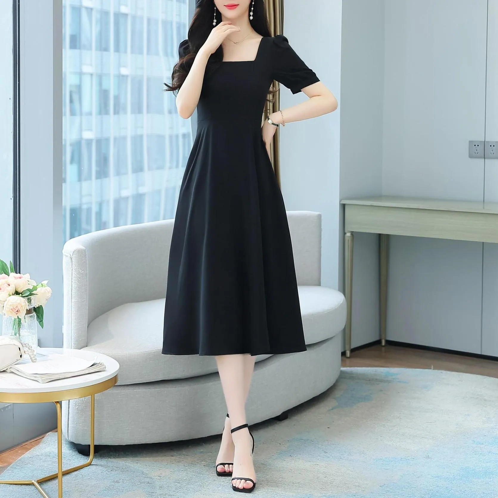 Sophisticated Solid Color Retro Dress Featuring Pleats and a Square Neck