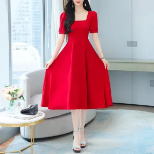 Sophisticated Solid Color Retro Dress Featuring Pleats and a Square Neck