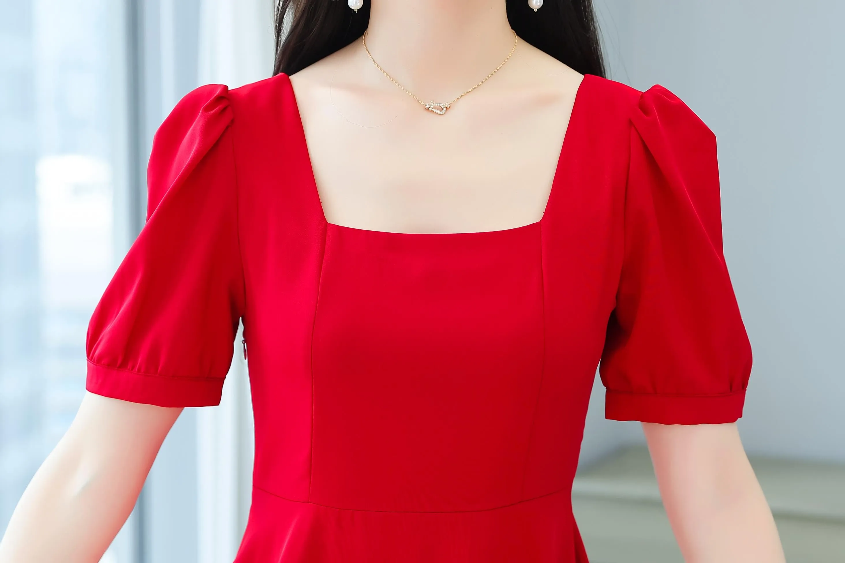 Sophisticated Solid Color Retro Dress Featuring Pleats and a Square Neck