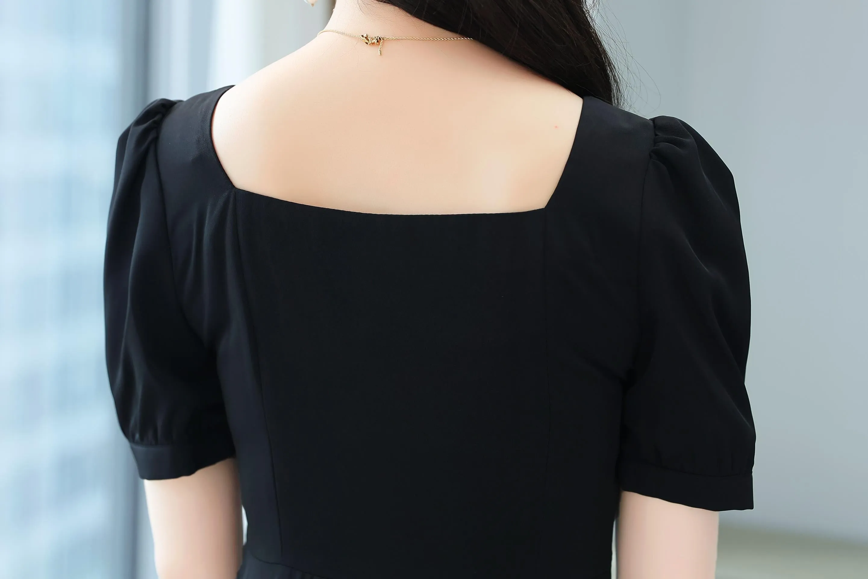 Sophisticated Solid Color Retro Dress Featuring Pleats and a Square Neck