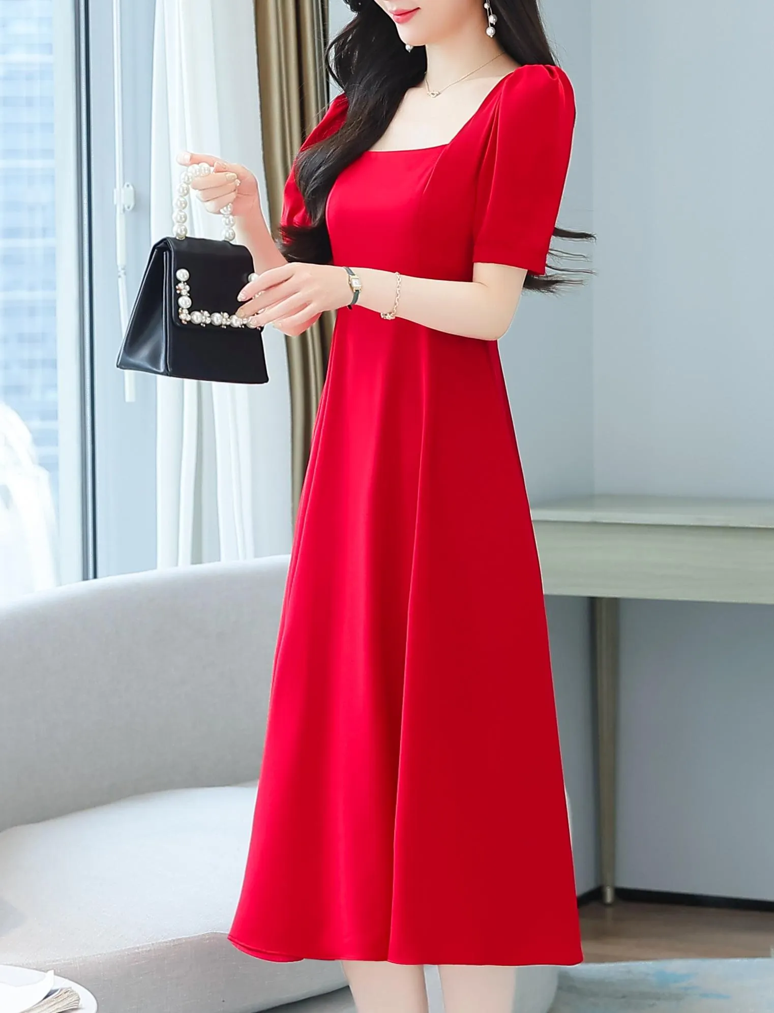 Sophisticated Solid Color Retro Dress Featuring Pleats and a Square Neck