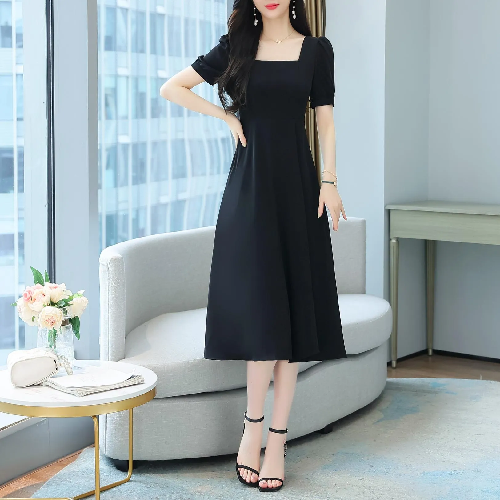 Sophisticated Solid Color Retro Dress Featuring Pleats and a Square Neck