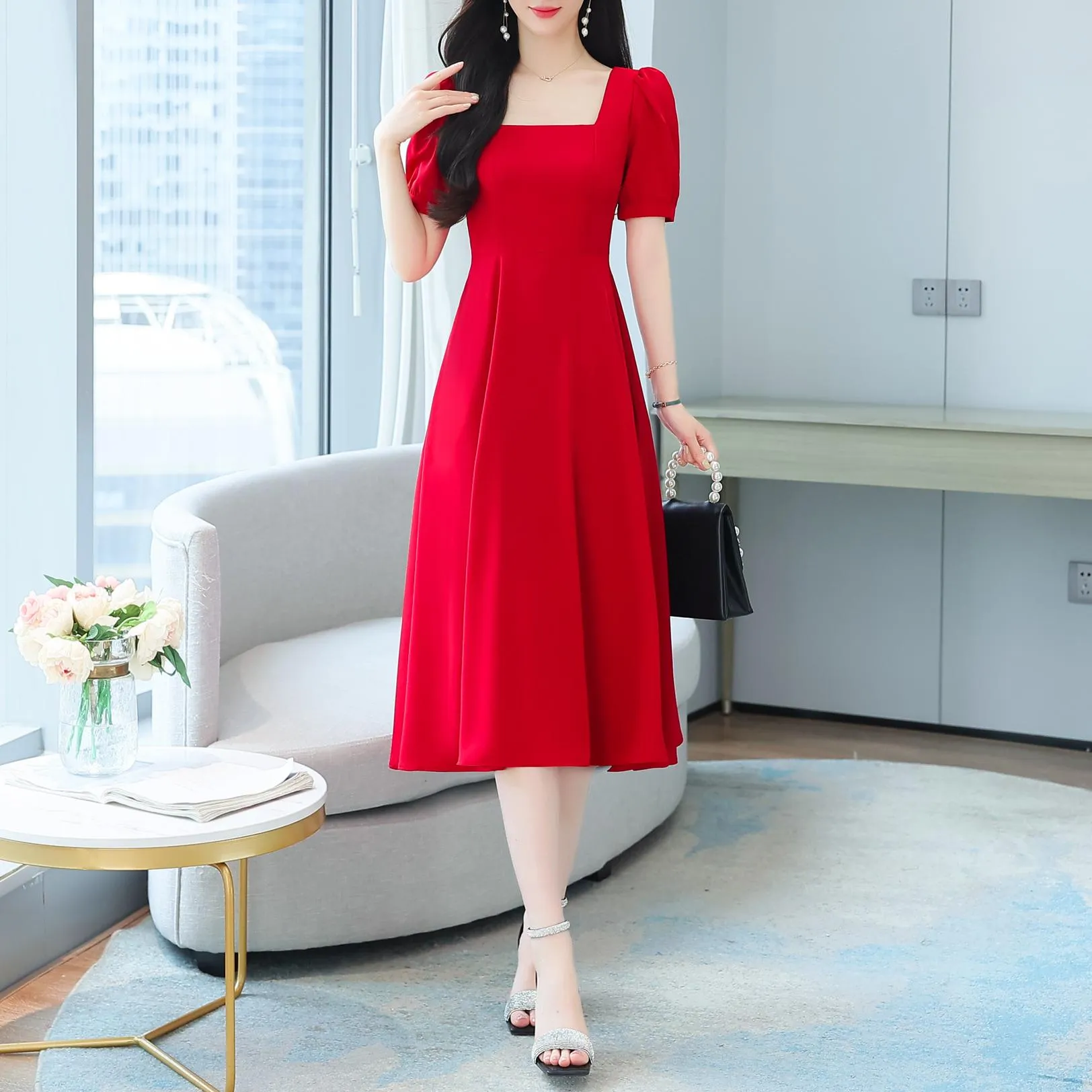 Sophisticated Solid Color Retro Dress Featuring Pleats and a Square Neck
