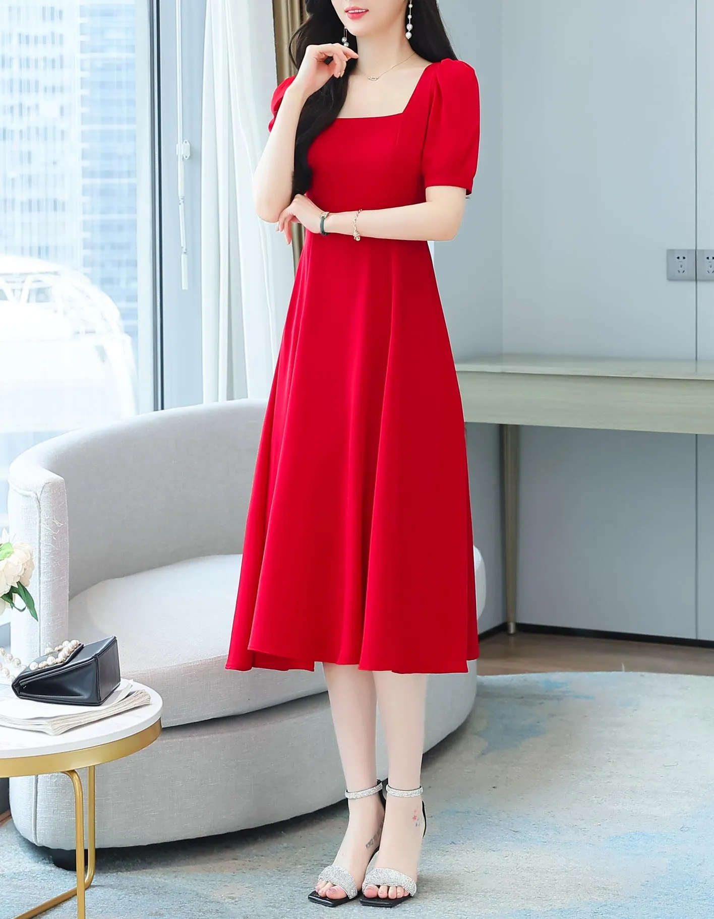 Sophisticated Solid Color Retro Dress Featuring Pleats and a Square Neck