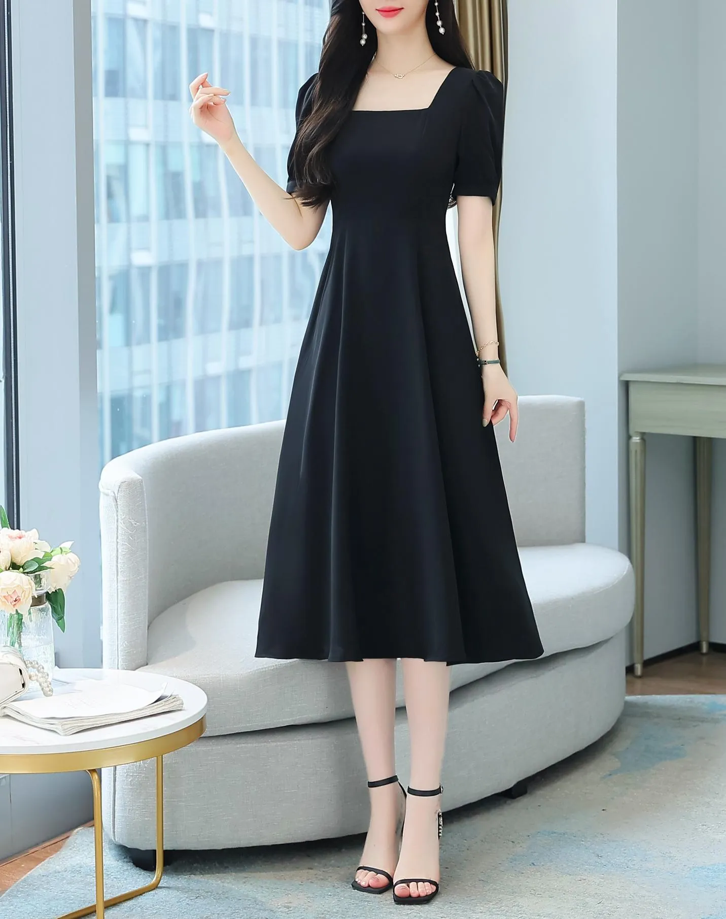 Sophisticated Solid Color Retro Dress Featuring Pleats and a Square Neck