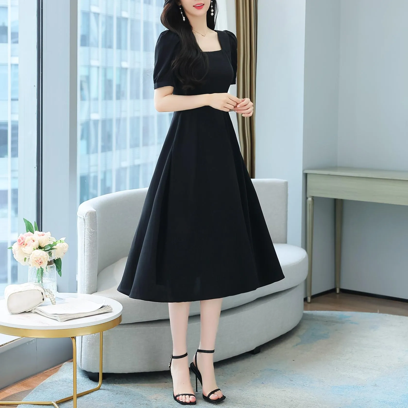 Sophisticated Solid Color Retro Dress Featuring Pleats and a Square Neck