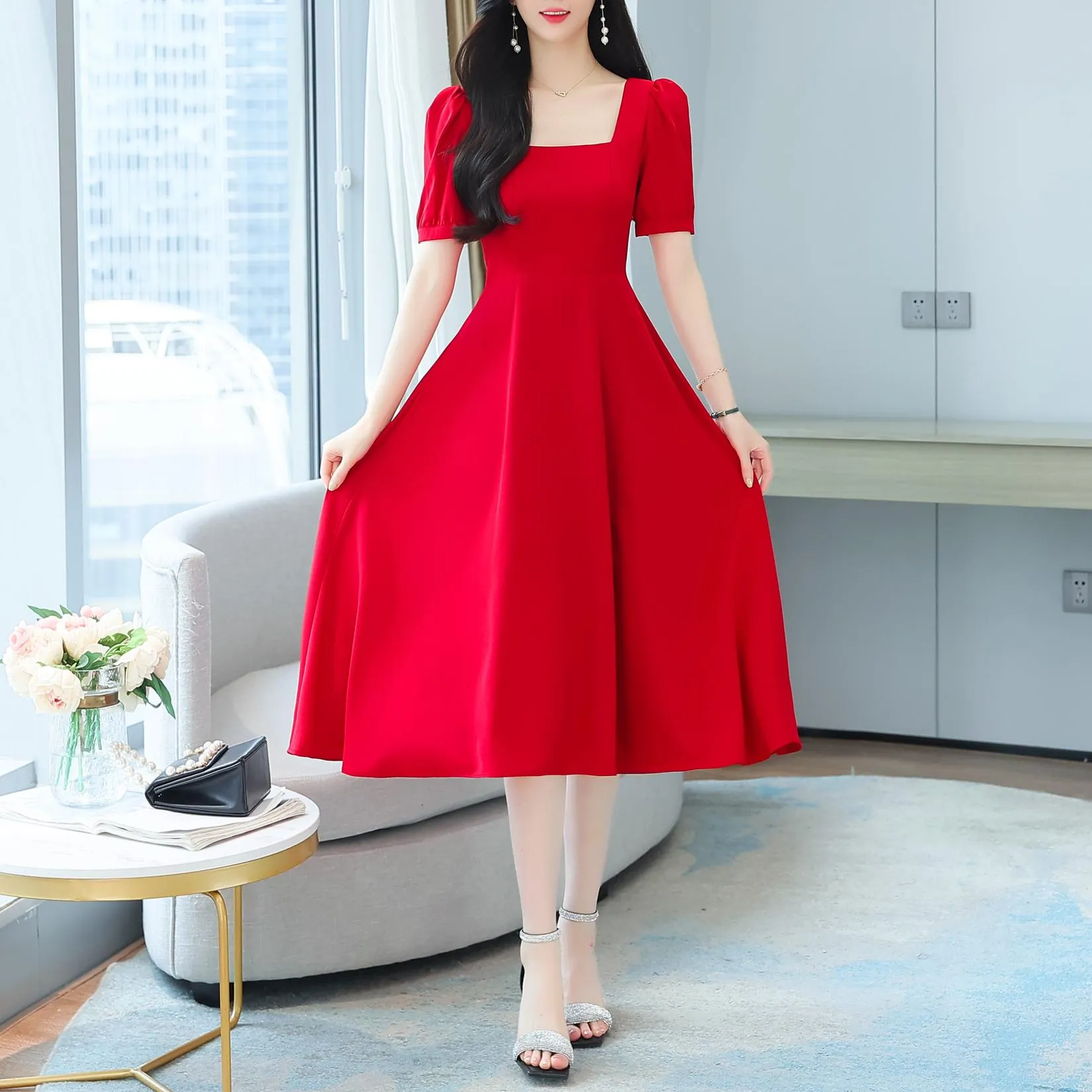 Sophisticated Solid Color Retro Dress Featuring Pleats and a Square Neck