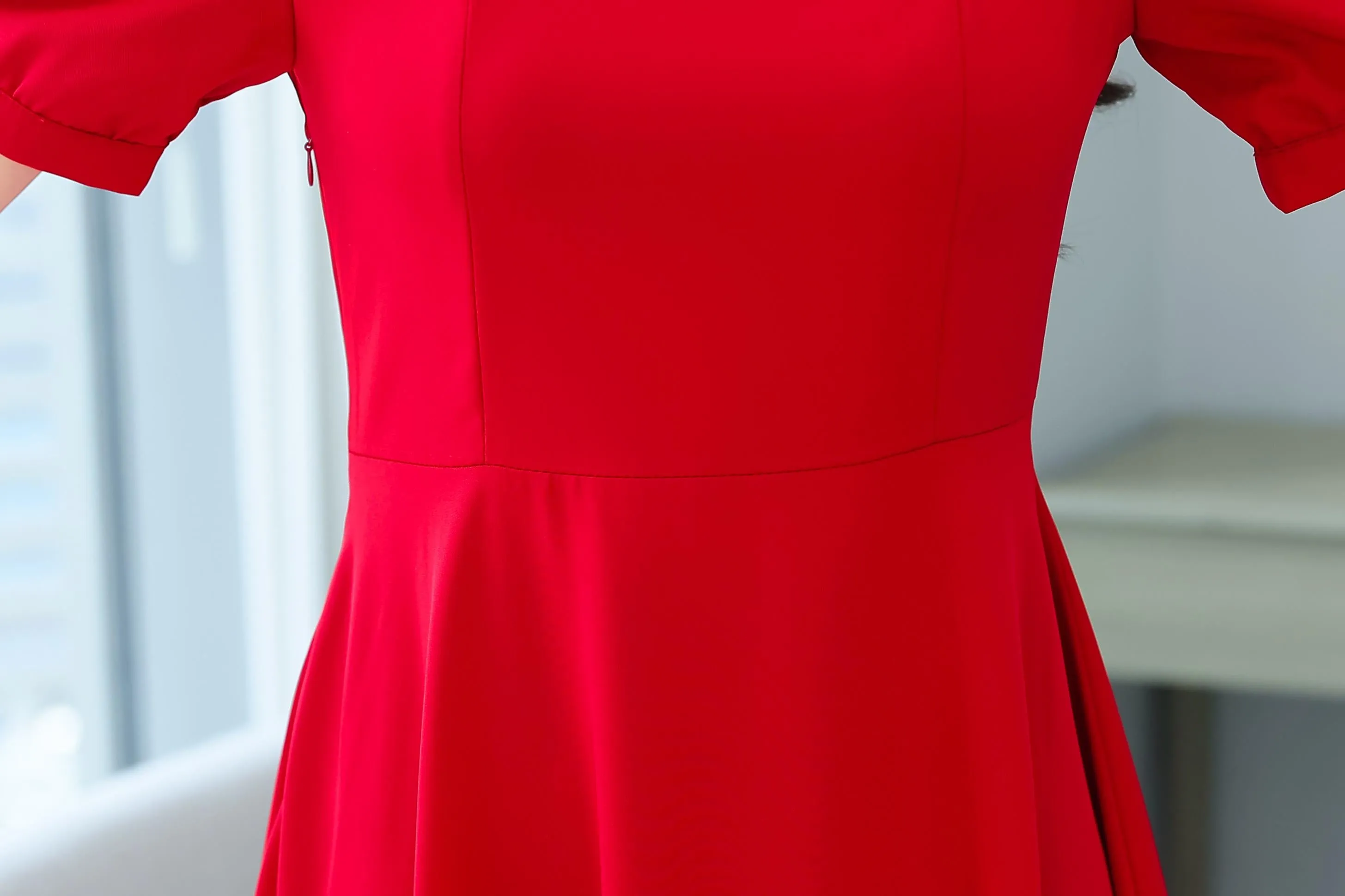 Sophisticated Solid Color Retro Dress Featuring Pleats and a Square Neck