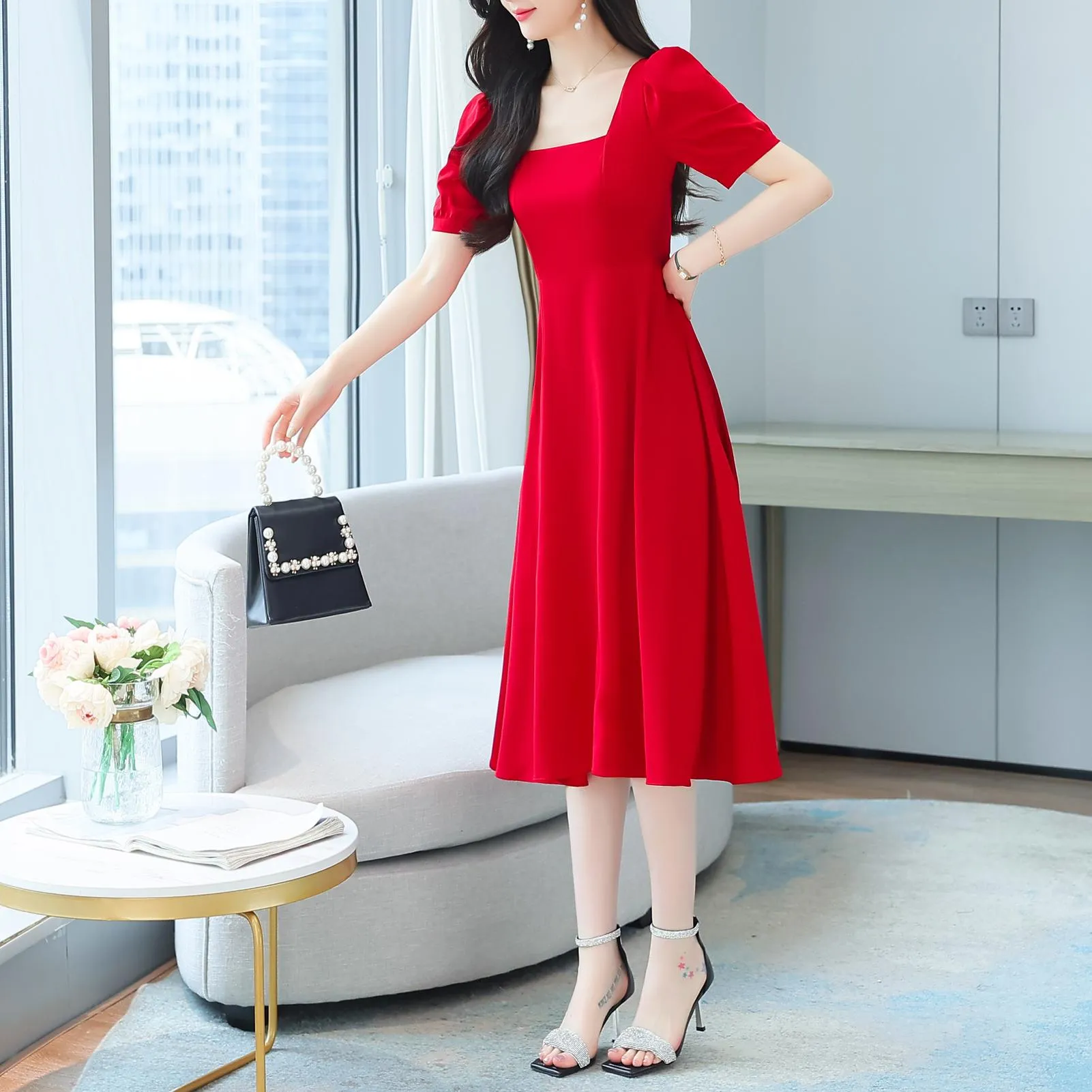 Sophisticated Solid Color Retro Dress Featuring Pleats and a Square Neck