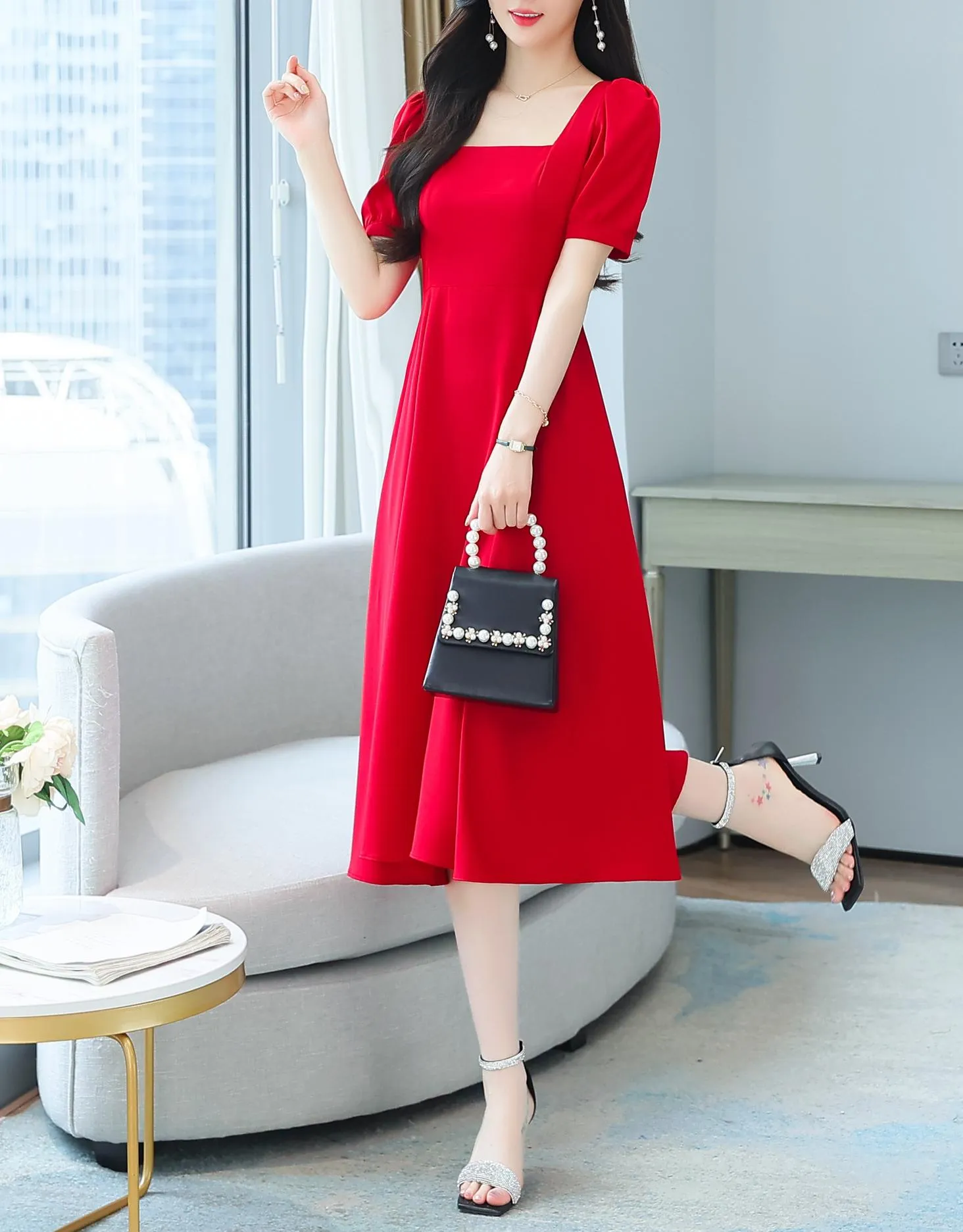 Sophisticated Solid Color Retro Dress Featuring Pleats and a Square Neck