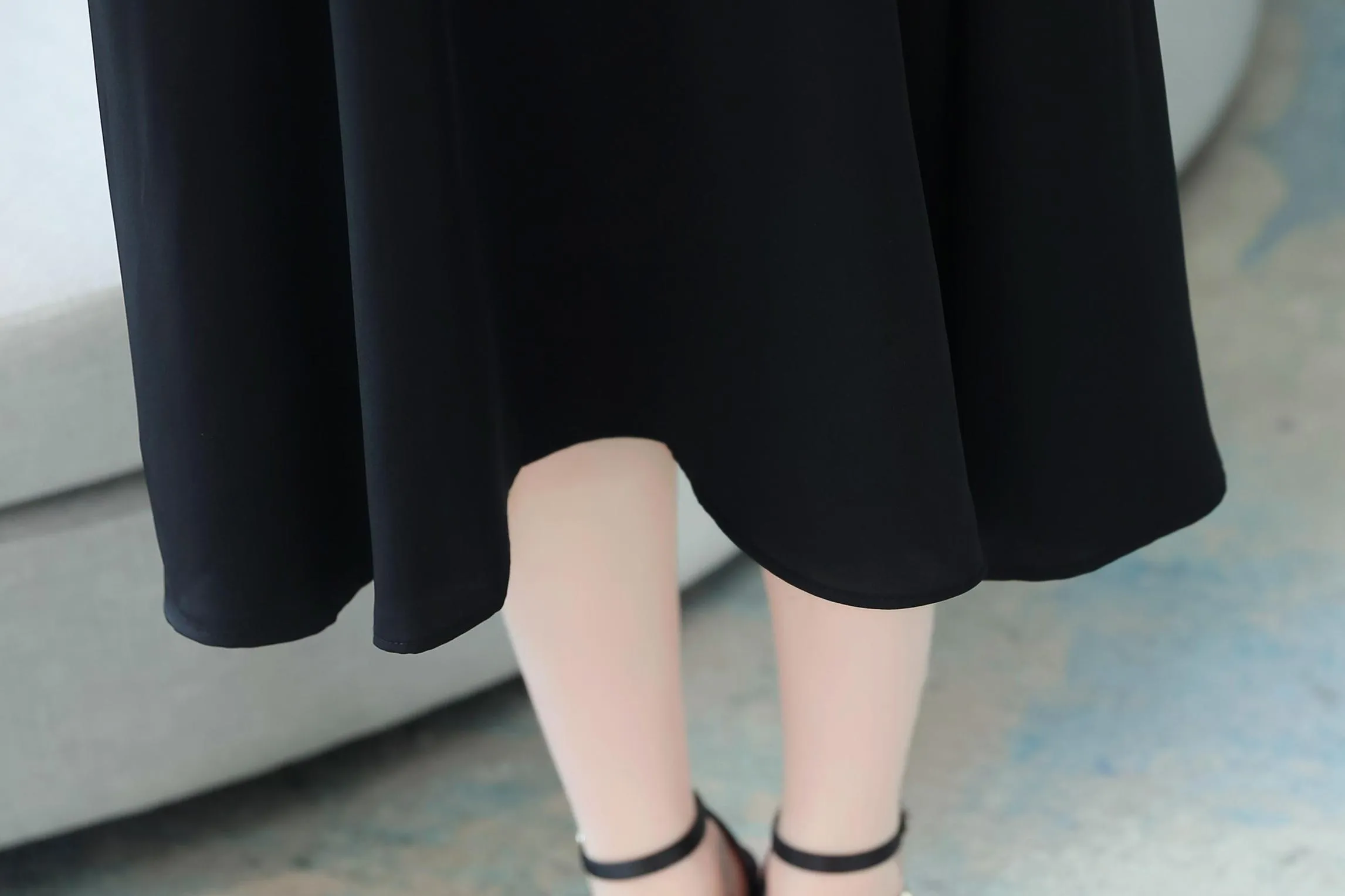 Sophisticated Solid Color Retro Dress Featuring Pleats and a Square Neck