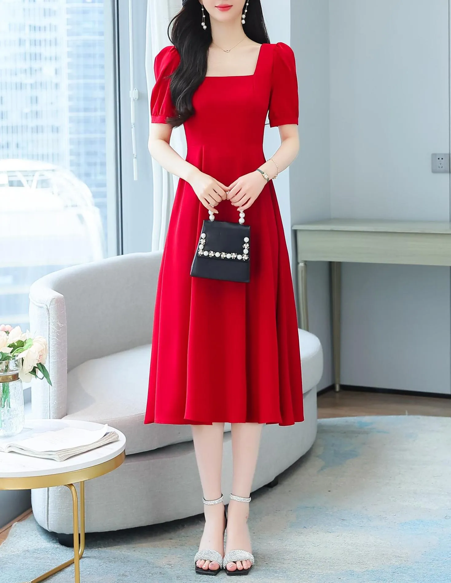 Sophisticated Solid Color Retro Dress Featuring Pleats and a Square Neck