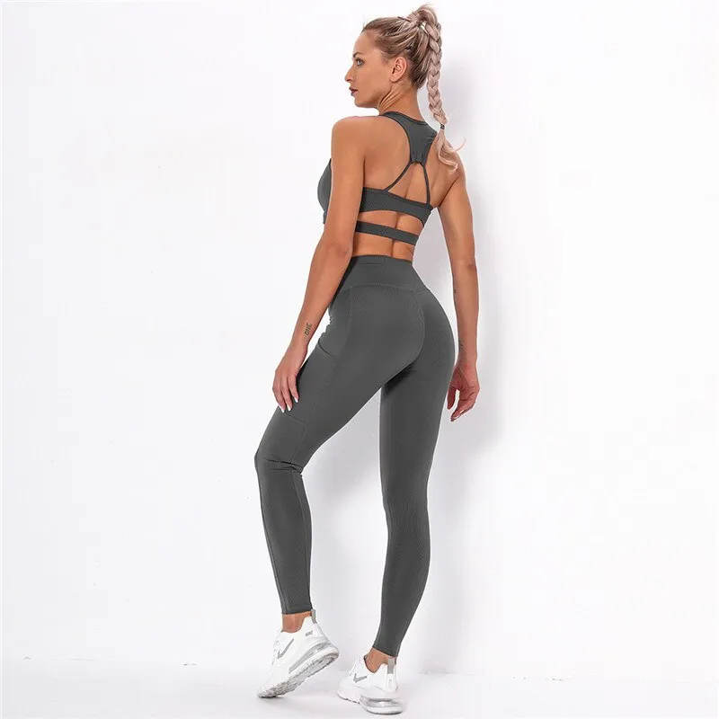 Striped Workout Set – High-Waist Leggings & Sports Top