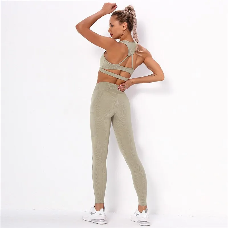 Striped Workout Set – High-Waist Leggings & Sports Top