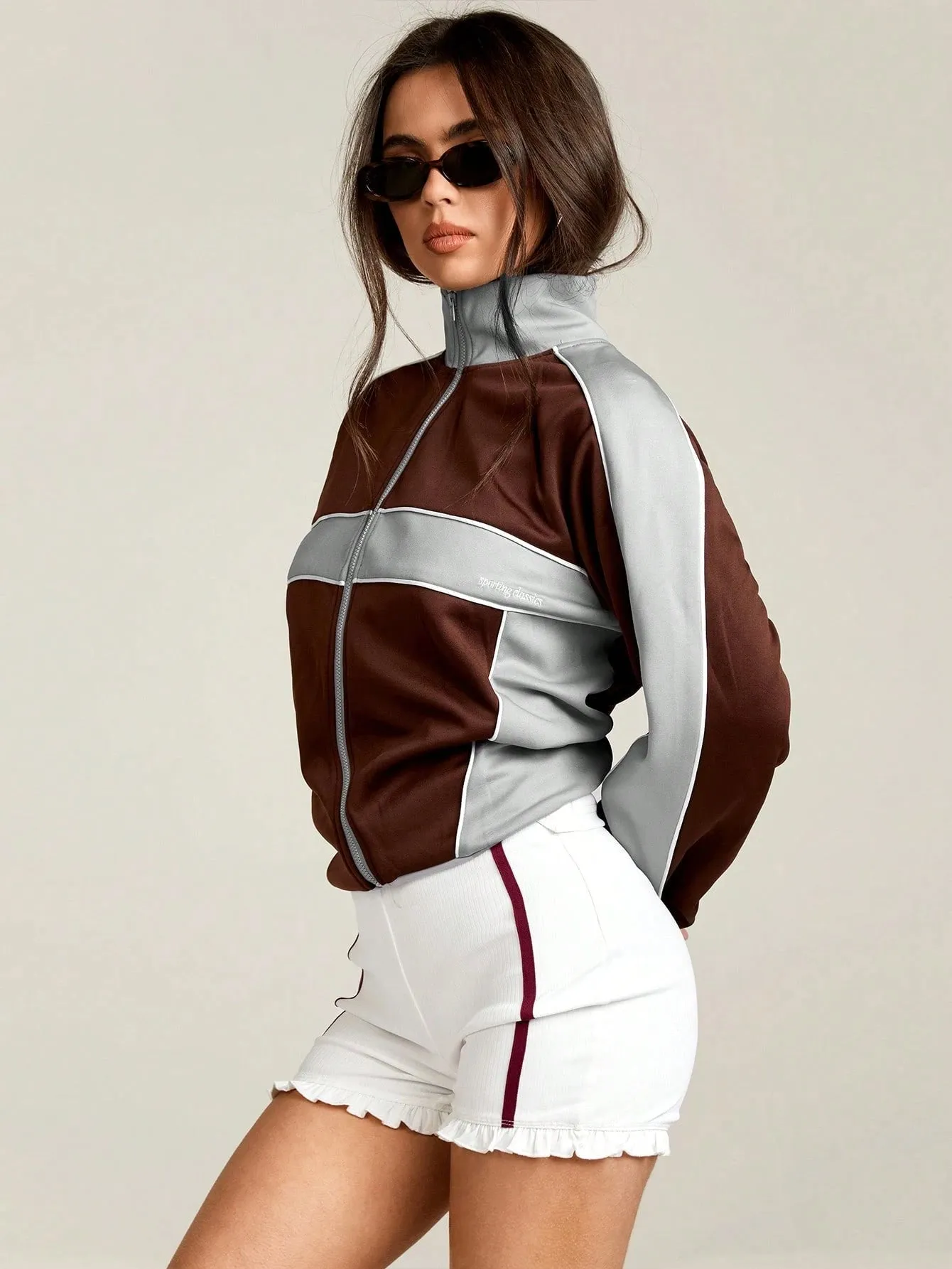 Stylish Minimalist Women's Zip-Up Jacket – Casual & Trendy Outerwear