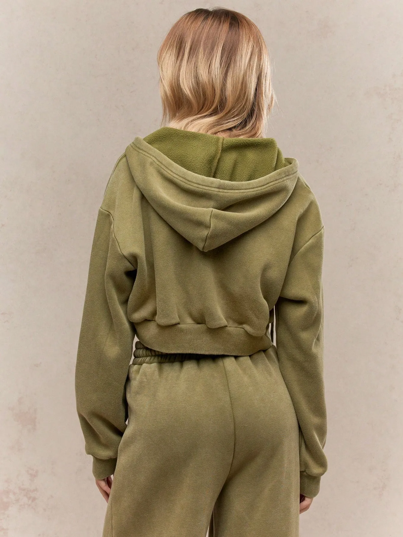 Trendy & Versatile Zip-Through Shrunken Crop Hoodie