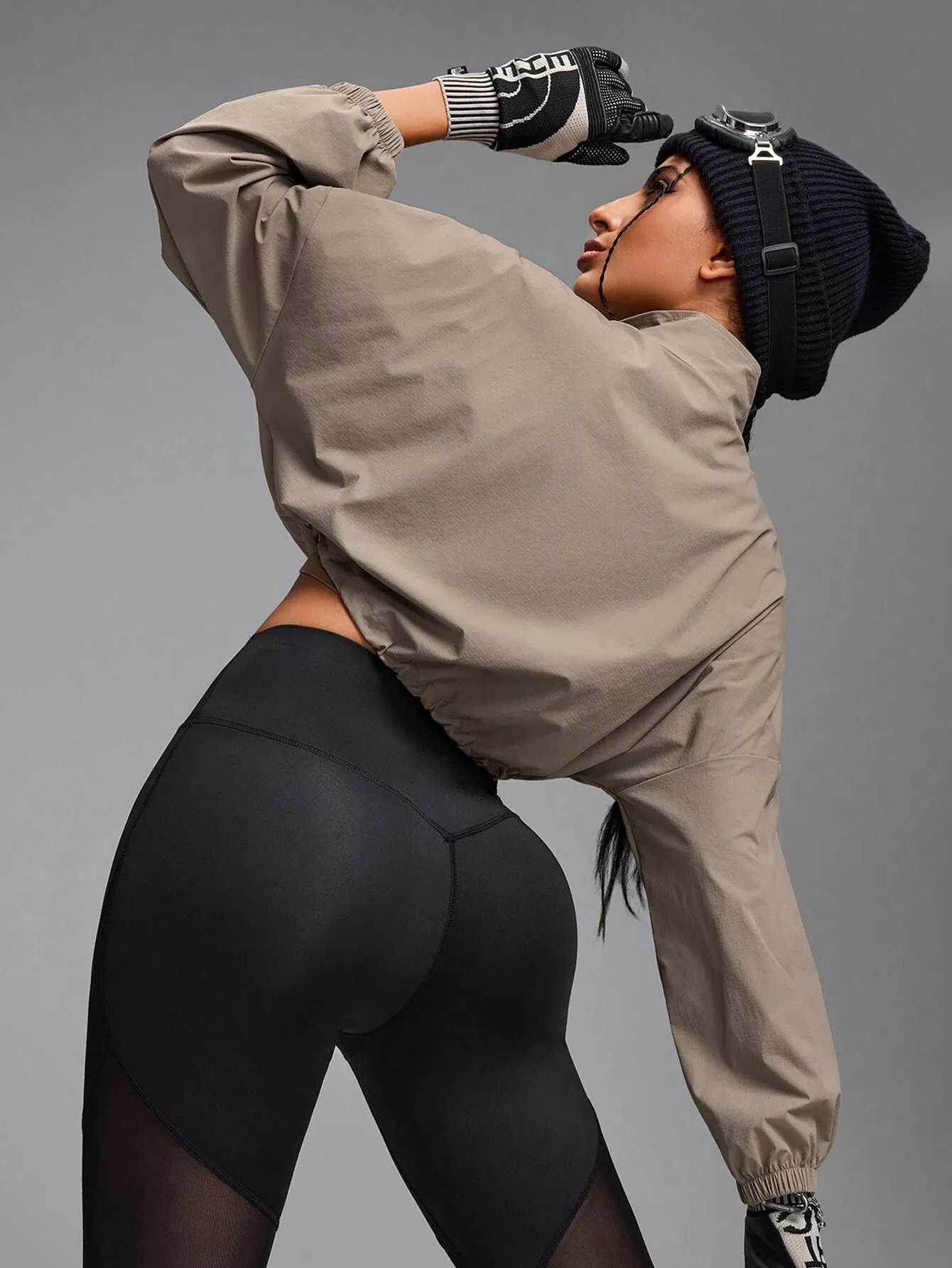 Trendy Women's Cropped Sports Jacket – Zip Front, Long Sleeves & Stylish Fit