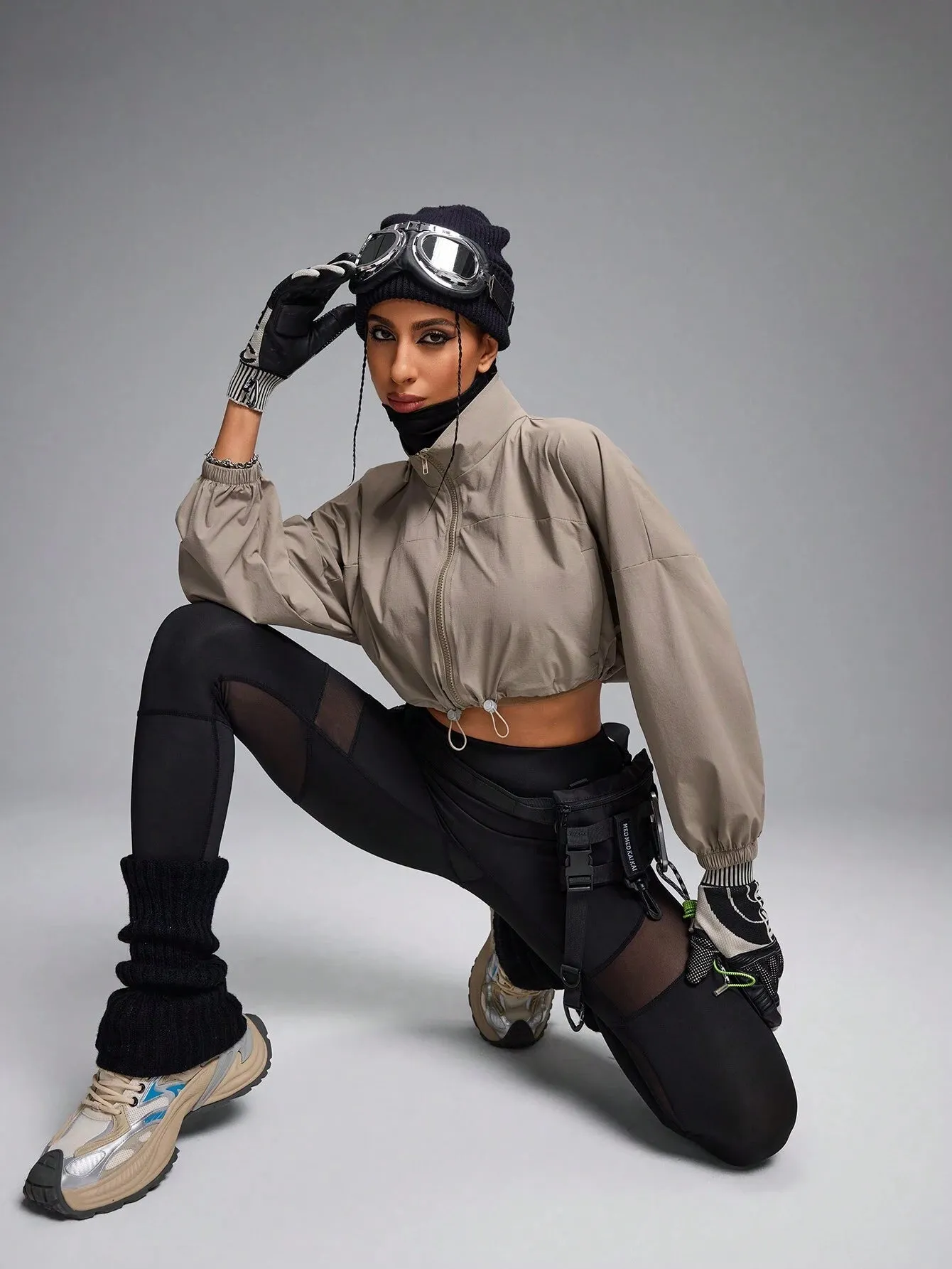 Trendy Women's Cropped Sports Jacket – Zip Front, Long Sleeves & Stylish Fit