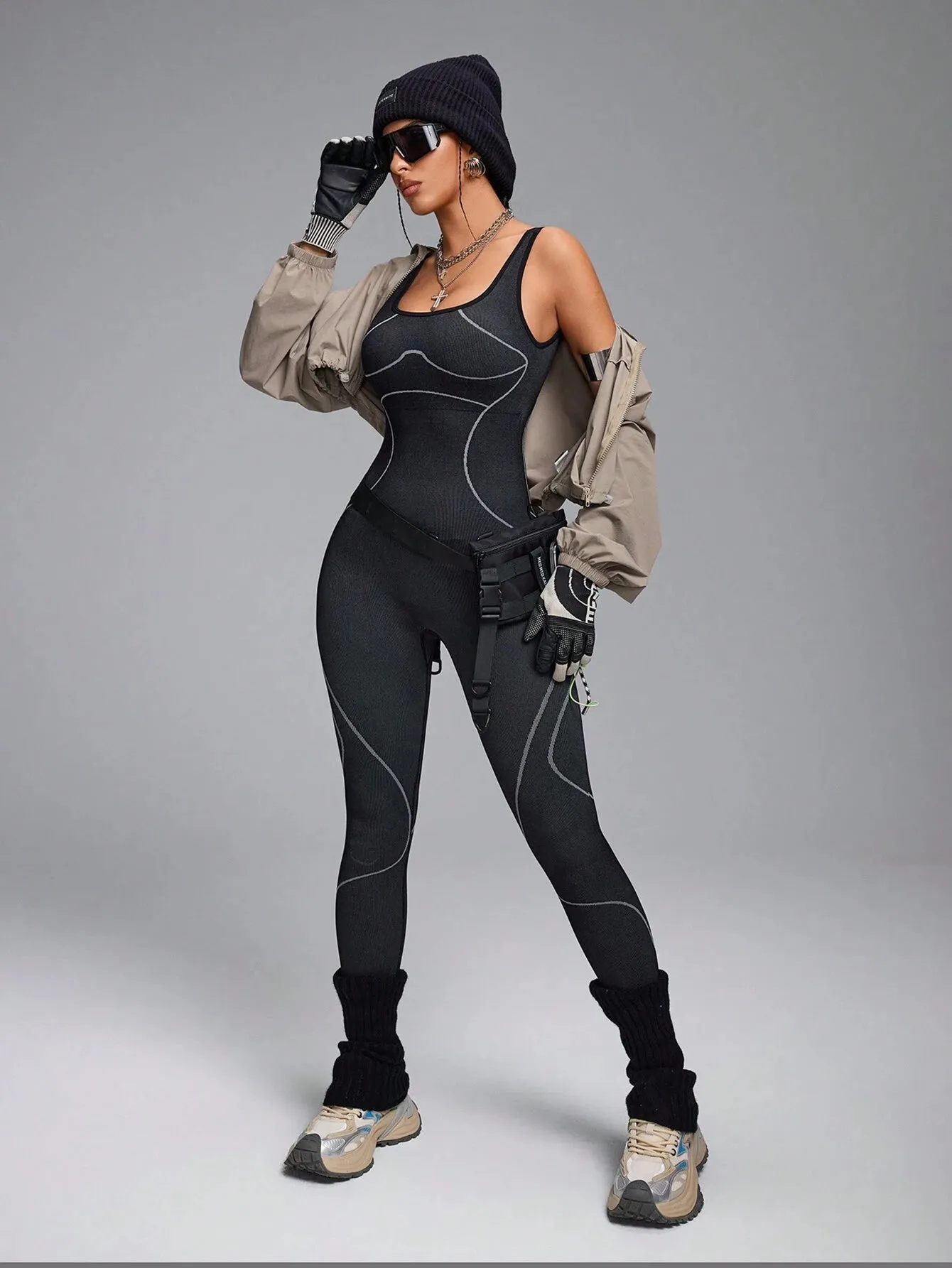 Trendy Women's Cropped Sports Jacket – Zip Front, Long Sleeves & Stylish Fit