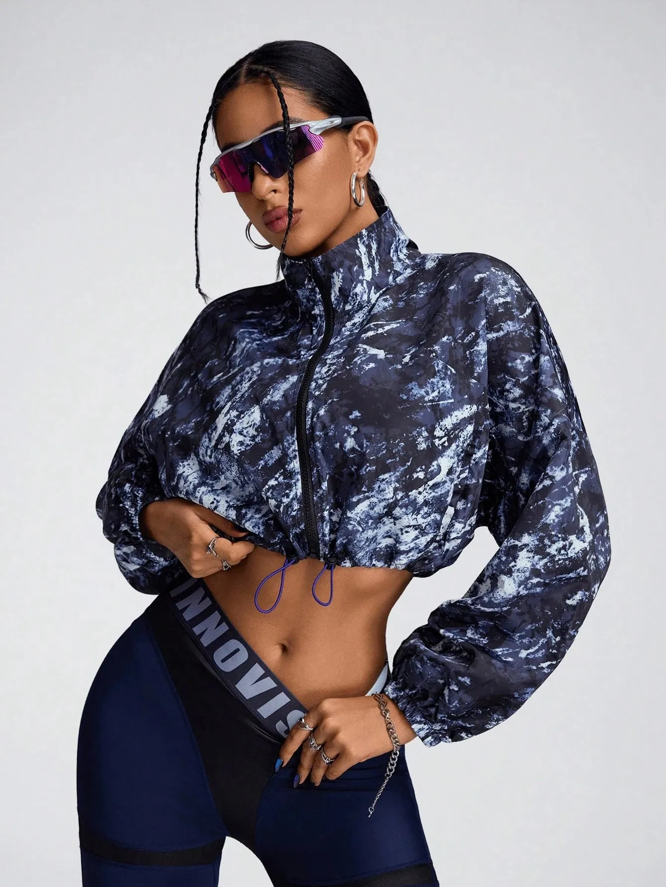 Trendy Women's Cropped Sports Jacket – Zip Front, Long Sleeves & Stylish Fit