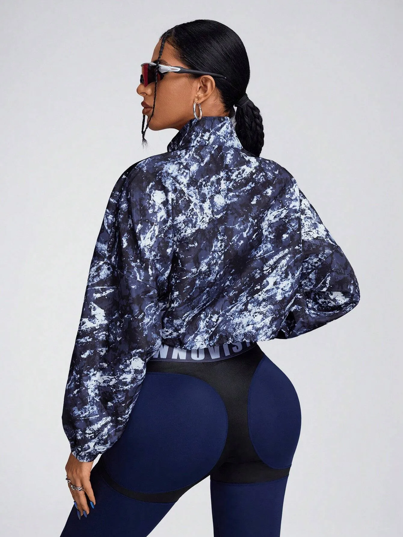 Trendy Women's Cropped Sports Jacket – Zip Front, Long Sleeves & Stylish Fit