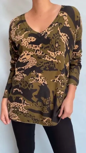 Vilma – Women's Long-sleeve with Leopard Print