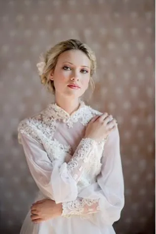 Vintage Chiffon Bridal Gown with Loose Long Sleeves